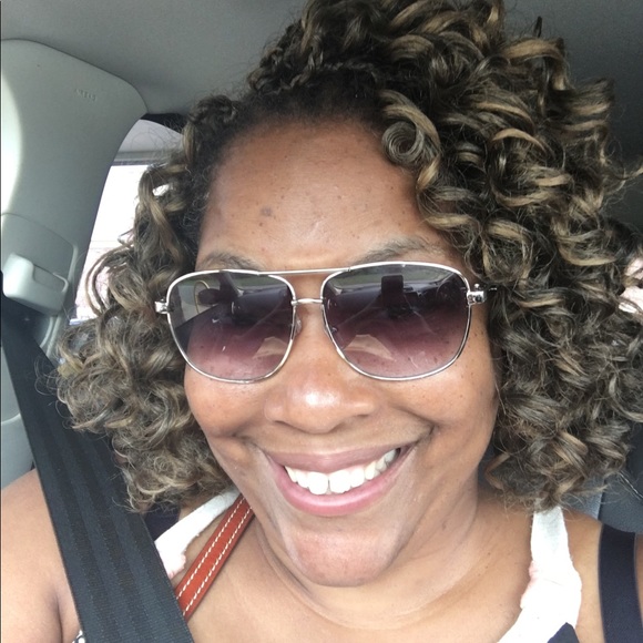 Meet your Posher, Darilyn - Picture 1 of 1